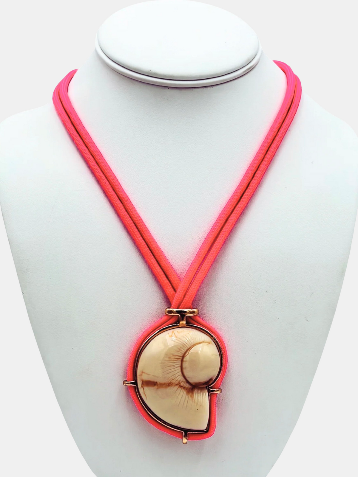 Hot Pink Shelly Necklace - Periwinkle